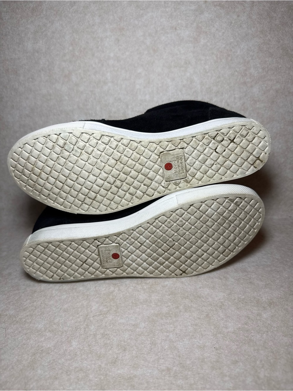 Blondo Glenda Black Suede Front Zipper Wedge Waterproof Sneakers Size 7M - Picture 7 of 10